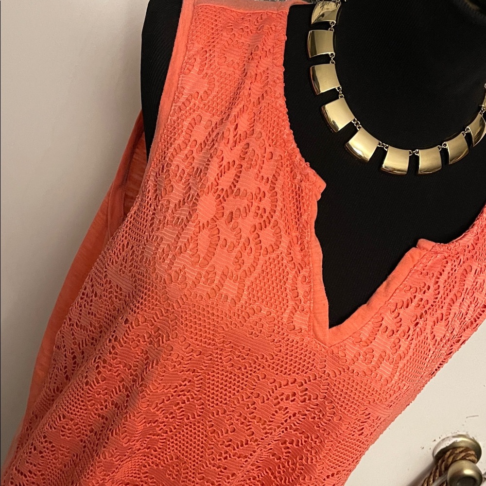 Liz Claiborne Coral Lace Sleeveless V-Notch Tank - Picture 4 of 7